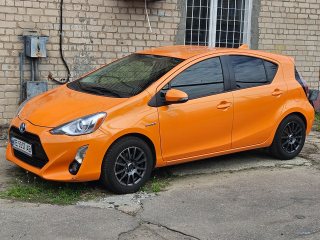 Toyota Prius C 2016 — Оренда авто